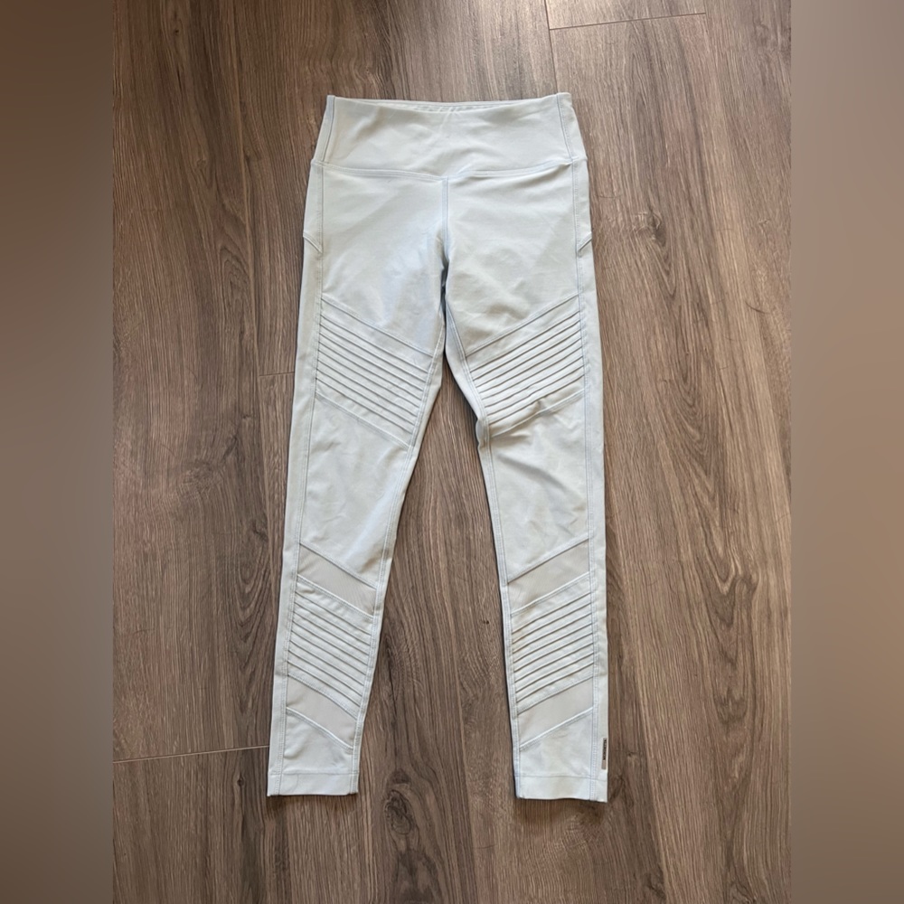 Workout leggings. Excellent condition. Target brand. Size XS. Comfy fit.